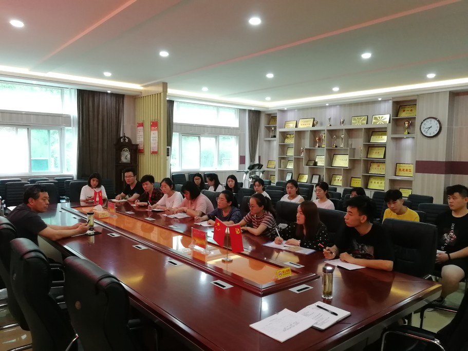 本科教学工作诊断评估员工座谈会举行