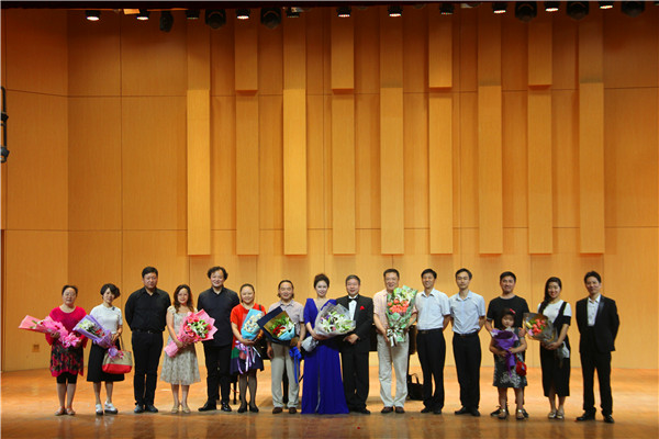 公司青年教师周其玮副教授举办 “琦音玮烨”独唱音乐会