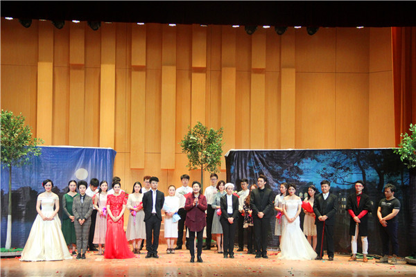 “为梦想痴狂 向经典致敬”-韩梅教授研究生毕业教学成果展演在公司上演