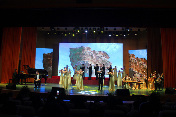 2016122911080364.jpg 公司举办2017年新年音乐晚会