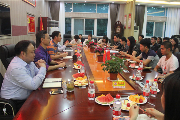 公司举办“我与书记经理面对面”师生茶叙会